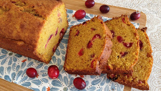 Bizcocho de Calabaza y Arándanos Rojos Frescos