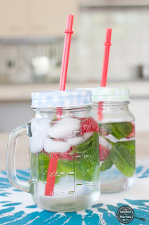 Frambozenwater met munt Frambozenwater met munt