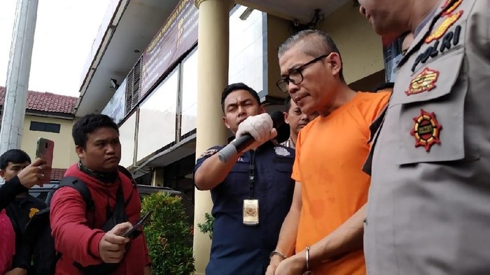 Tohap Silaban, Pemobil Ajak Duel Polisi Resmi Ditahan di Polres Jakbar Tohap Silaban, Pemobil Ajak Duel Polisi Resmi Ditahan di Polres Jakbar