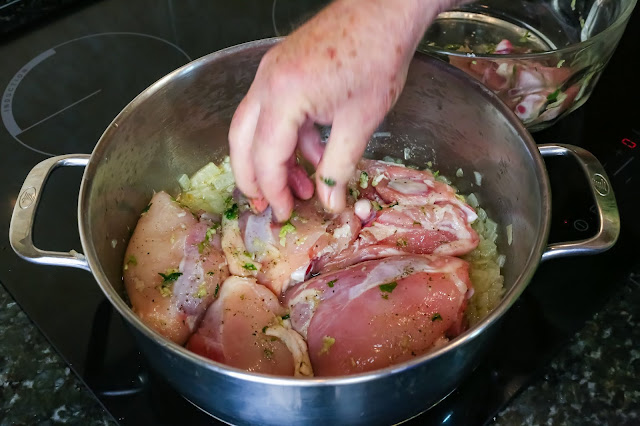 Imagen de preparación de contramuslos de pollo a la mostaza
