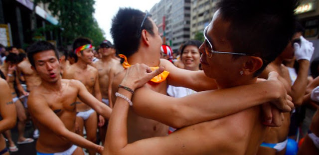 Innalillahi, LGBT Agendakan Pesta Seks Ramai-ramai di Malam Tahun Baru Untuk Rayakan Putusan MK