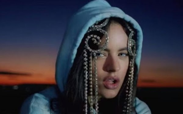 Rosalía estrena el videoclip de "DE AQUÍ NO SALES (Cap.4: Disputa)"