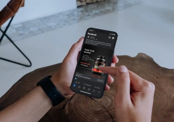 كيفية تمكين الوضع المظلم في فيسبوك على أيفون كيفية تمكين الوضع المظلم في فيسبوك على أيفون