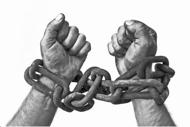 https://1.bp.blogspot.com/-vqT2U24_Ohk/YNug7W-_YYI/AAAAAAAAhS4/dX8Dt64AFCAY3uKXKtMFWUpXr1eX1T1KgCLcBGAsYHQ/s16000/fists-man-chains-black-white-260nw-244159111.jpg