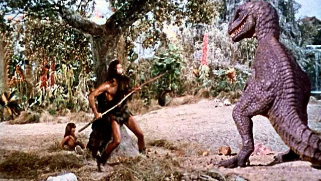 В старых фильмах люди вступали с динозаврами в нескончаемые схватки - несмотря на то, что на самом деле их разделяют миллионы лет.