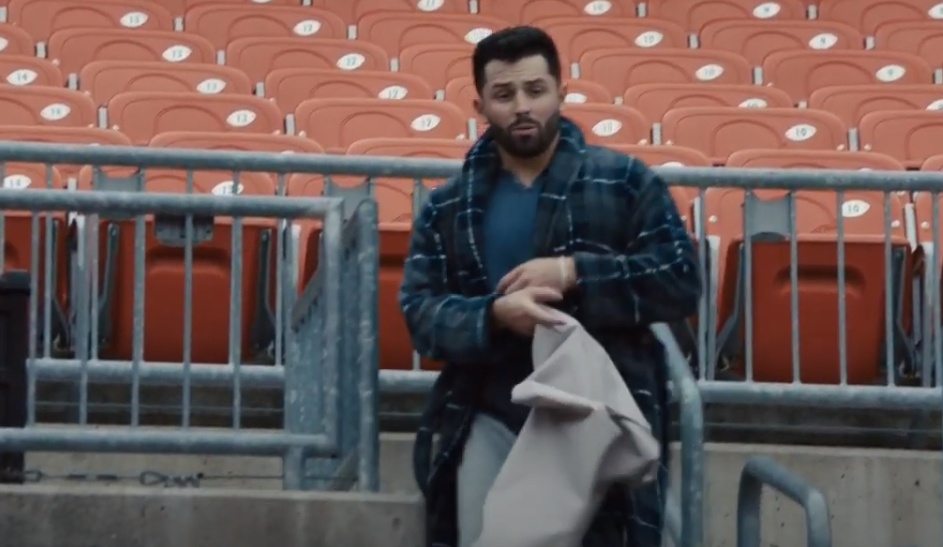 Baker Mayfield protects stadium seats from rain in new Progressive ad