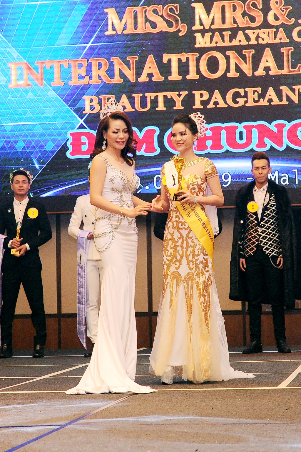  Miss, Mrs & Mr Malaysia Chinatown World Beauty Pageant 2019 rực rỡ sắc màu đêm chung kết tại Malaysia