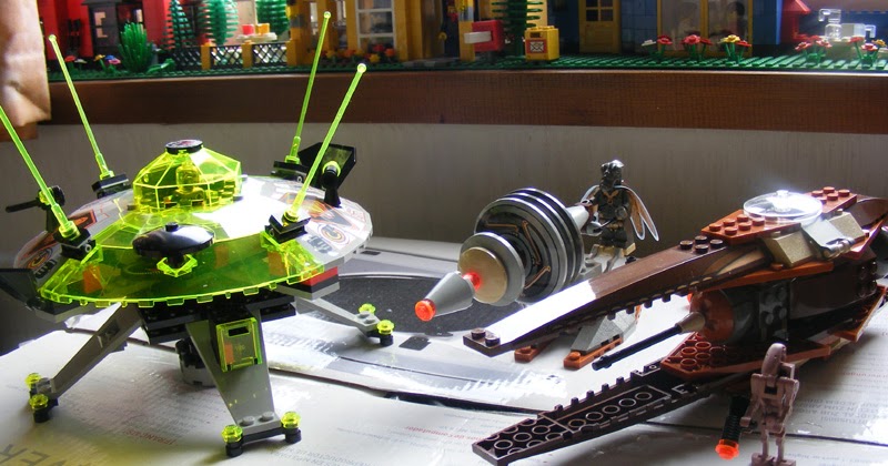 Legotropolis Geonosian Fighter 4478 And Cyber Saucer 6900 Legotropolis Geonosian Fighter 4478 And Cyber Saucer 6900