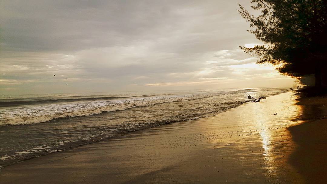 Romantic Sunset on Pasir Jambak Beach - Best Travel Destinations