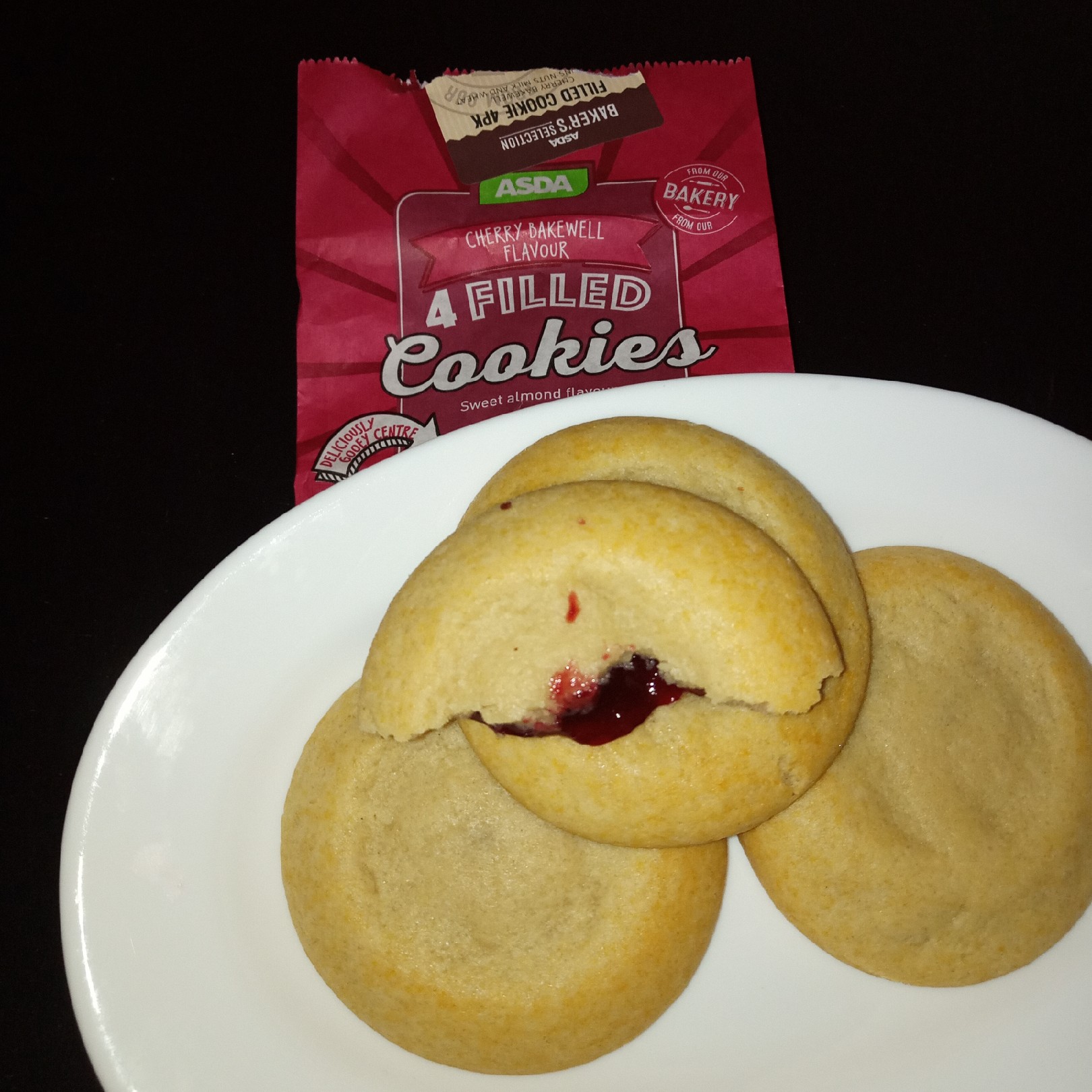Supersupergirl's Food Reviews [Review] Filled cookies at ASDA
