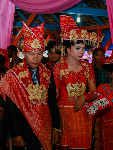 Uis Gara, Pakaian Adat Provinsi Sumatera Utara Uis Gara, Pakaian Adat Provinsi Sumatera Utara