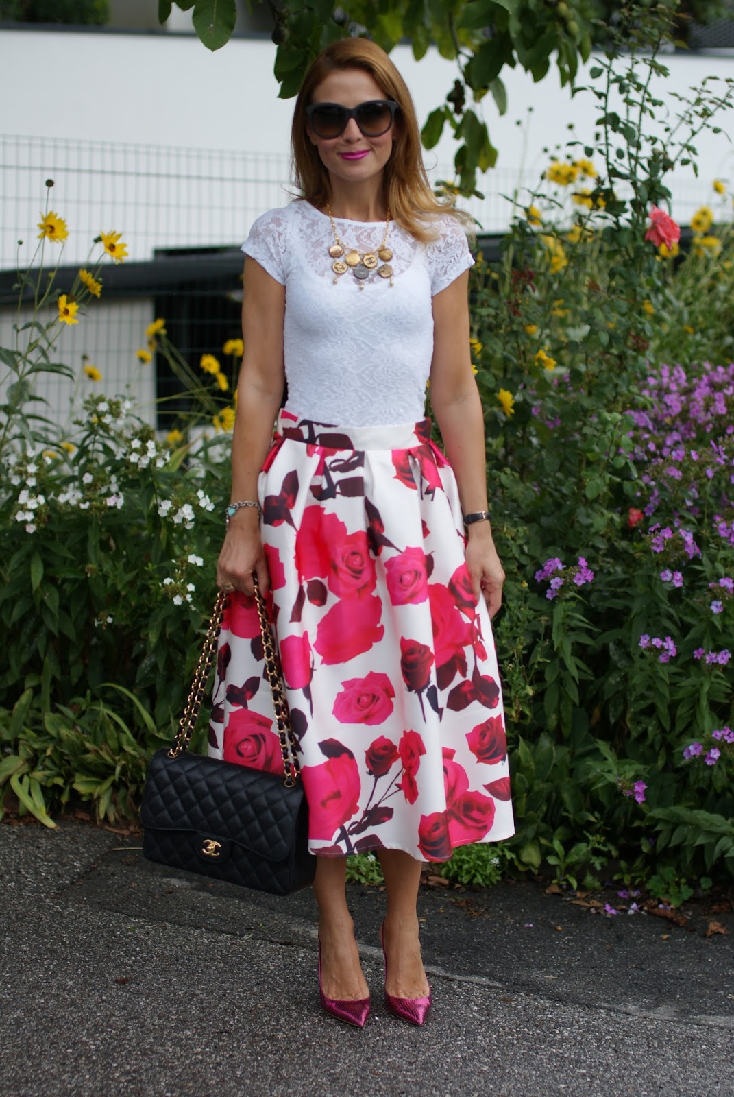 Rose print midi skirt and Chanel bag: romantic outfit | Fashion and ...