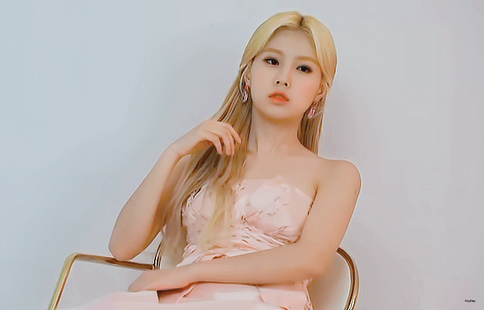 아이즈원> 우아한 금발 강혜원