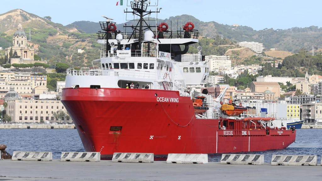 Tensions ethniques, équipage menacé par des migrants : SOS Méditerranée déclare l'état d'urgence sur l'Ocean Viking