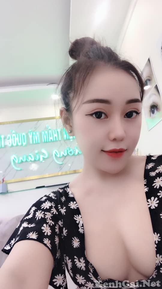 Hoài Ngô: Nàng tiên cá phơi mình trên đá =))