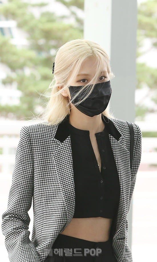 [연예] [사진]         오늘 공항출국한 귀여운 블랙핑크 로제와 지수 사진 모음 -  와이드섬
