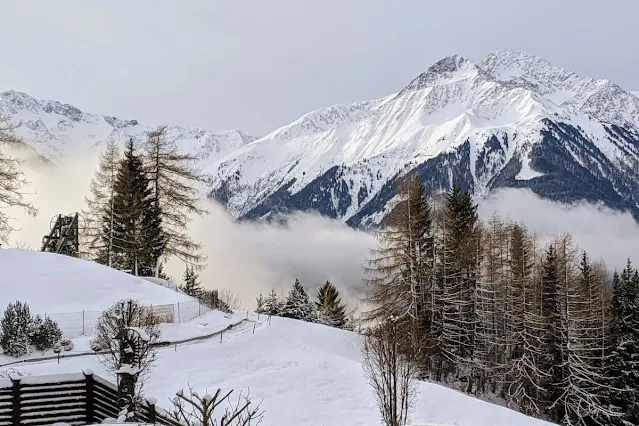 Day trips from Innsbruck for Christmas: misty mountains in Mösern Austria