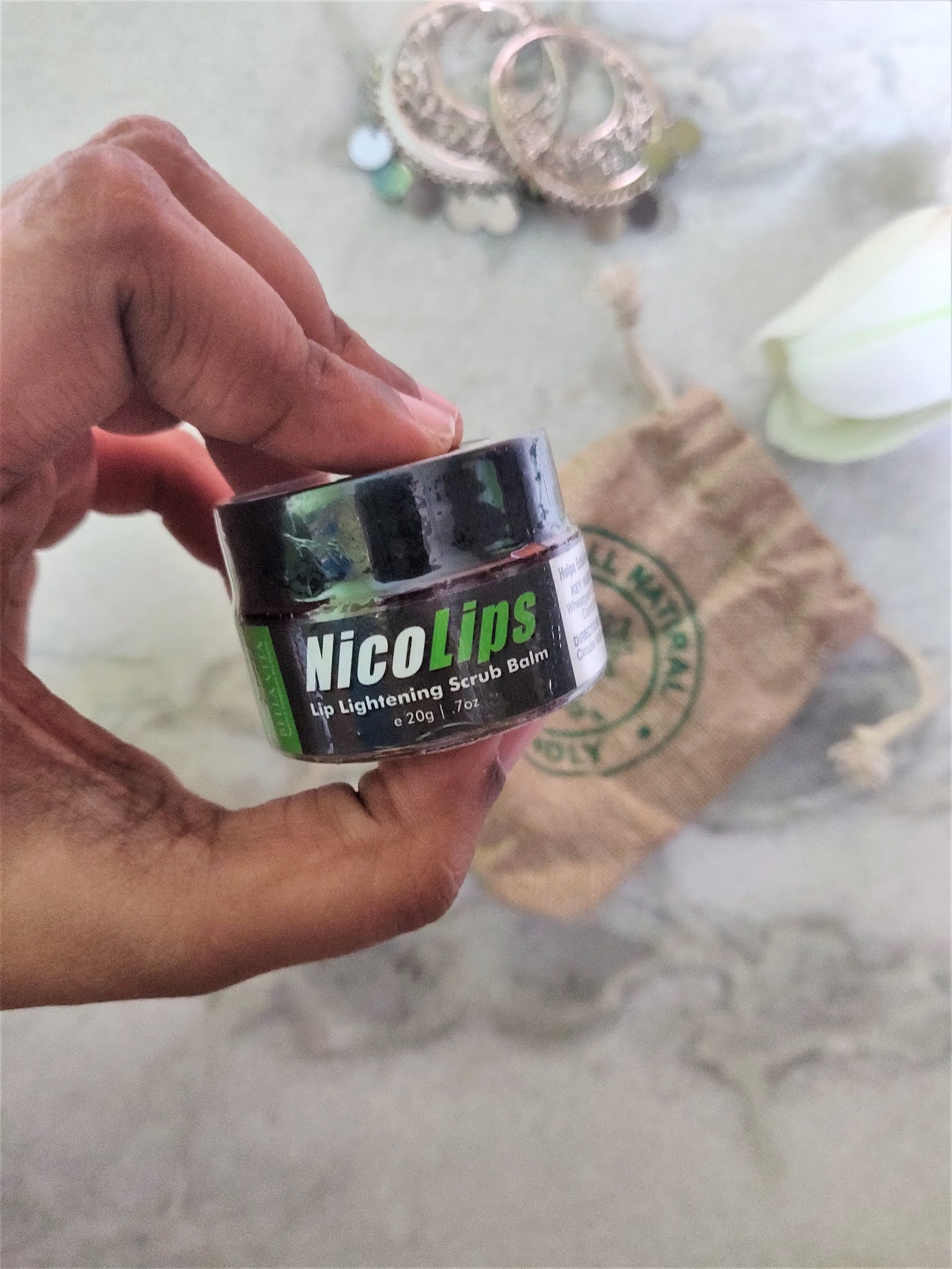 Bella Vita Organic NicoLips Lip Lightening Scrub Product Review
