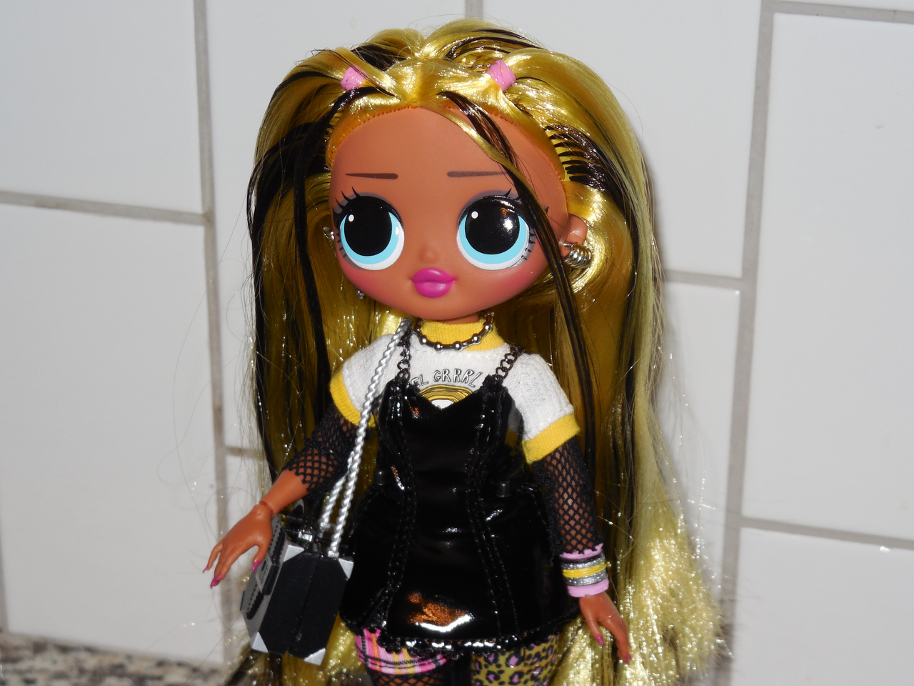 lol doll yellow hair