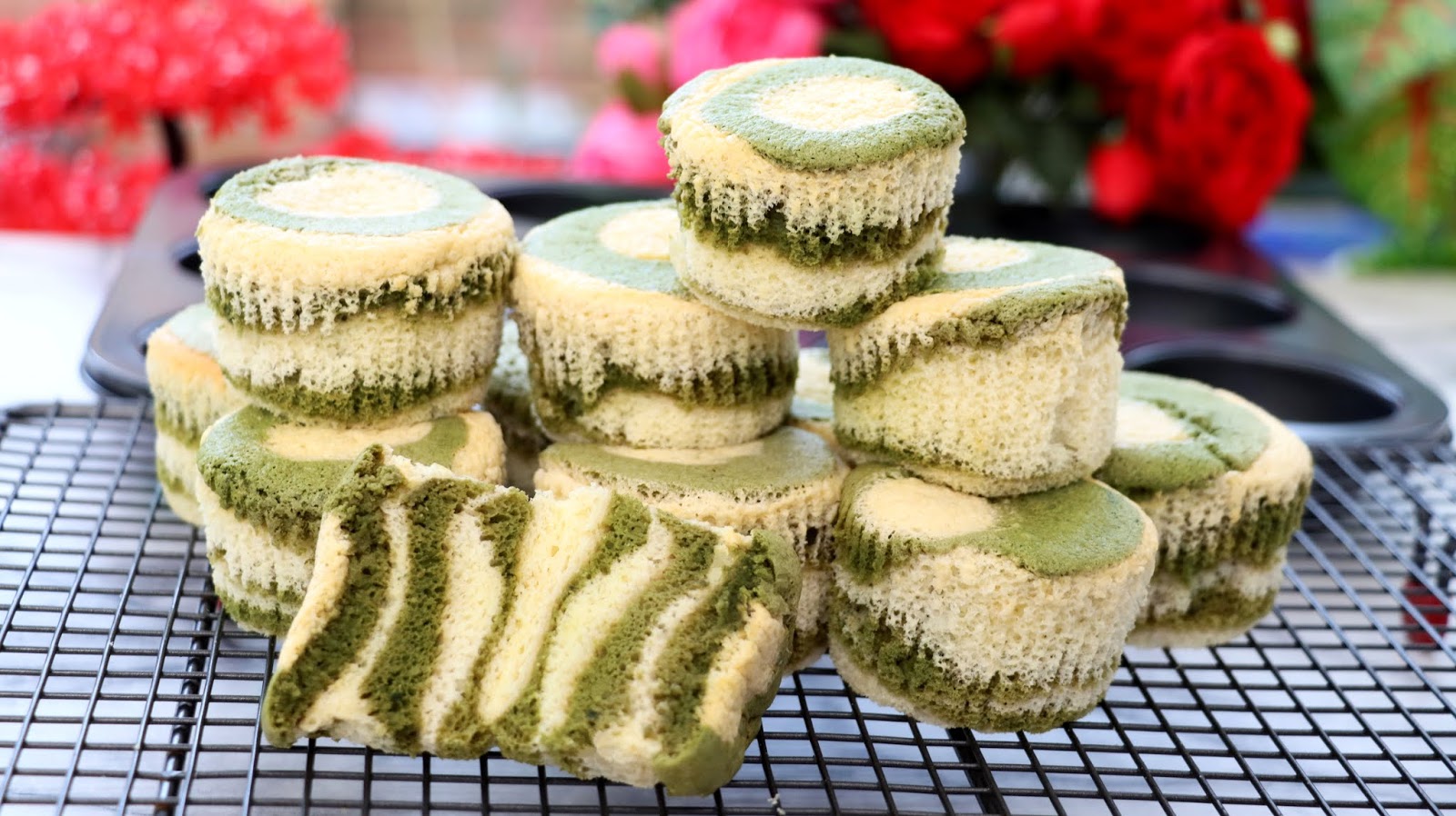 Josephine&amp;#39;s Recipes : Matcha Zebra Cupcakes Recipe 抹茶班马纹蛋糕 新手必学