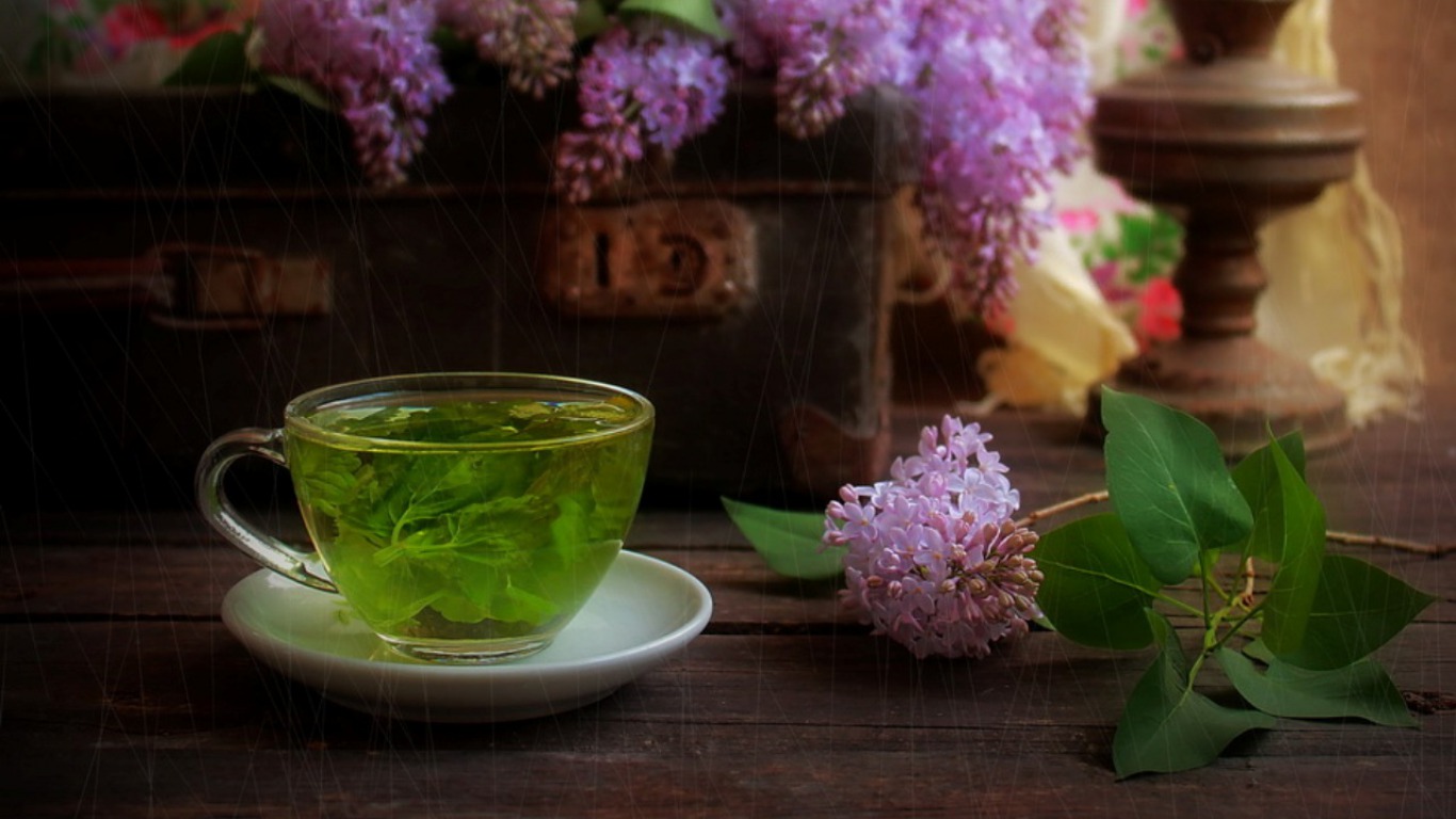 Зеленый чай вечером. Чай с сиренью. Натюрморт с сиренью. Чай цветок. Цветочный чай.