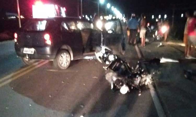 Jacobina: Colisão entre moto e carro deixa casal ferido na Av. Centenário