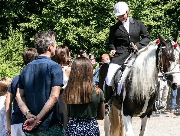 Prince Frederik, Princess Mary, Prince Christian, Princess Josephine, Princess Isabella and Prince Vincent. Baum und Pferdgarten Sashenka Skirt