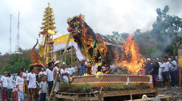 8 This unique funeral ritual only exists in Indonesia, you know?