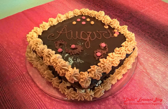 Torta al cioccolato e crema meringata alla nocciola