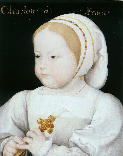 Жан Клуэ. Портрет Мадлен Французской (с добавленной позже неверной подписью). Около 1522 года В руках у маленькой принцессы погремушка, увенчанная крупным волчьим клыком. Такое сочетание игрушки с прорезывателем было очень популярно в XVI–XVII веках, его можно часто увидеть на детских портретах того времени. Погремушка-прорезыватель-амулет крепилась на цепочку и вешалась на шею или на пояс ребенку, чтобы он ее не потерял. Weiss Gallery, London