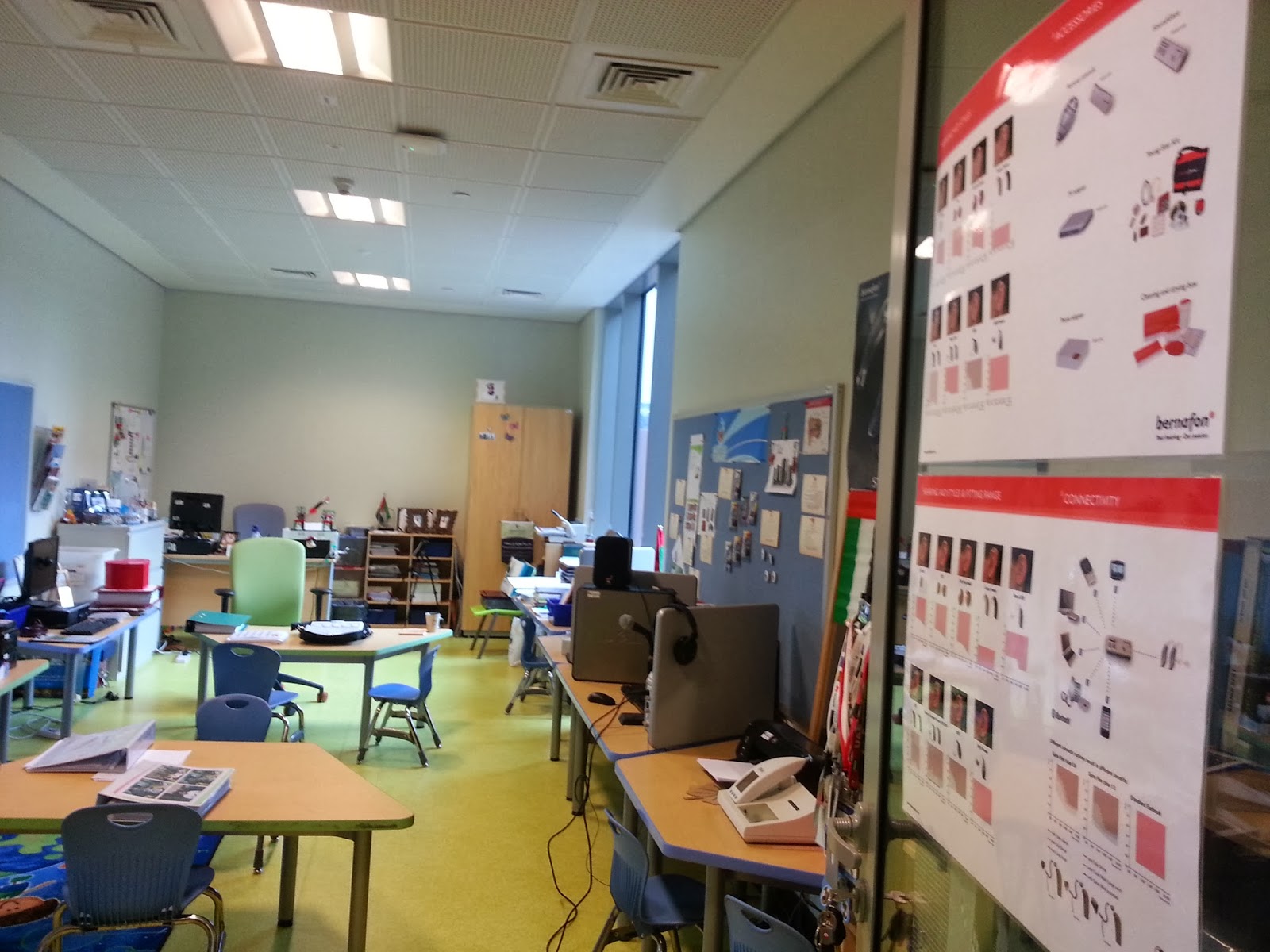 اللجنة الفنية لأجهزة ذوي الاحتياجات الخاصة ؛ غرفة علاج النطق