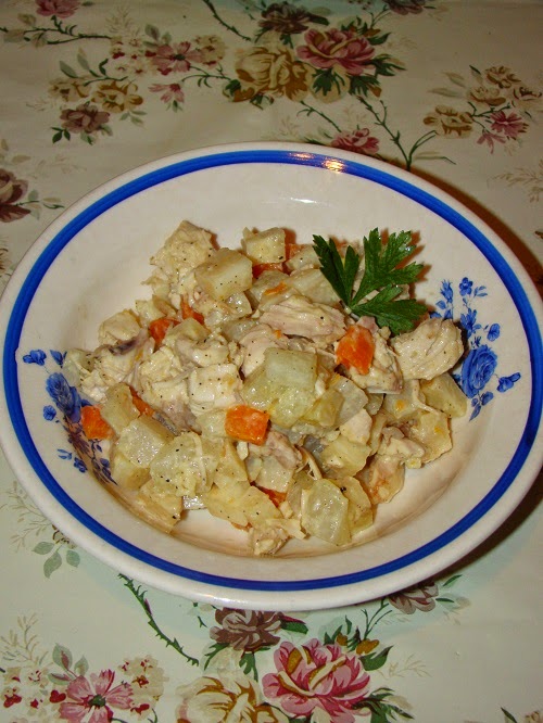 Salata de radacinoase cu piept de pui si sos de maioneza - dukan style