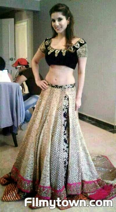 Filmy Town: Sunny Leone goes Desi