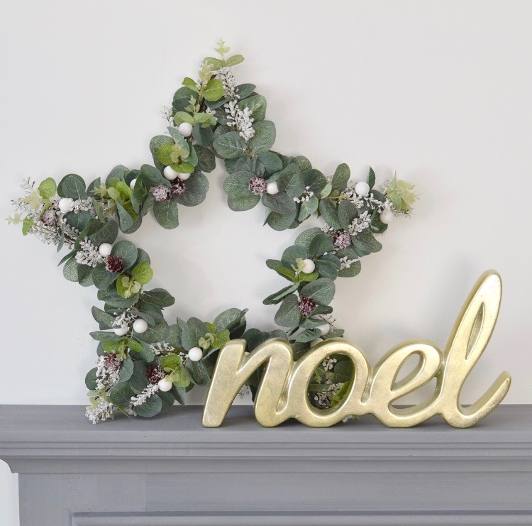 Diy Christmas Wire Star Wreath The Things She Makes