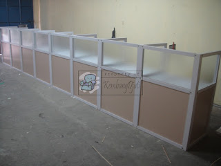 Meja kubikel Kantor Lurus 8 Orang Furniture Semarang