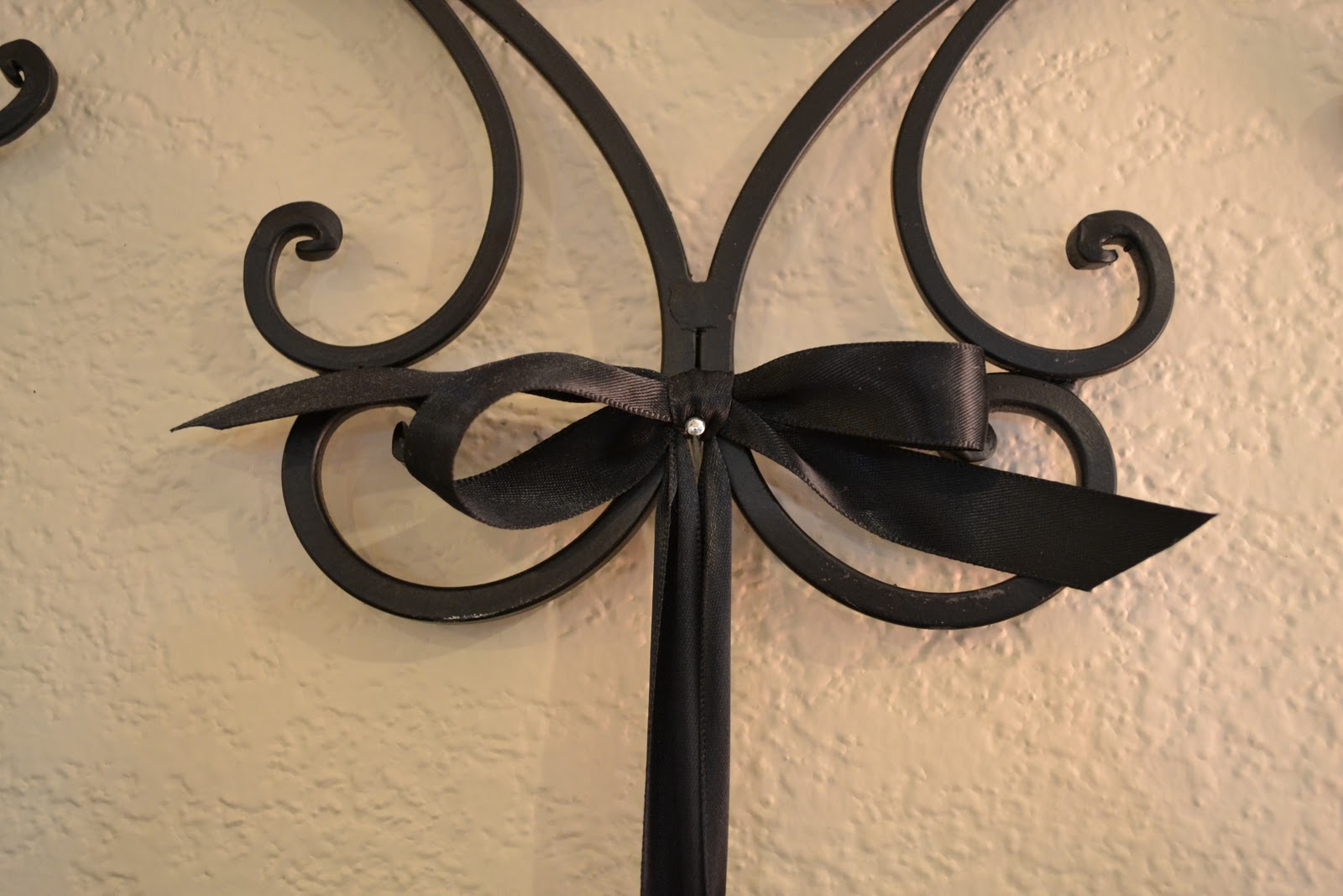 Therapy. Everyone needs some. DIY Wrought Iron Picture Hanger with