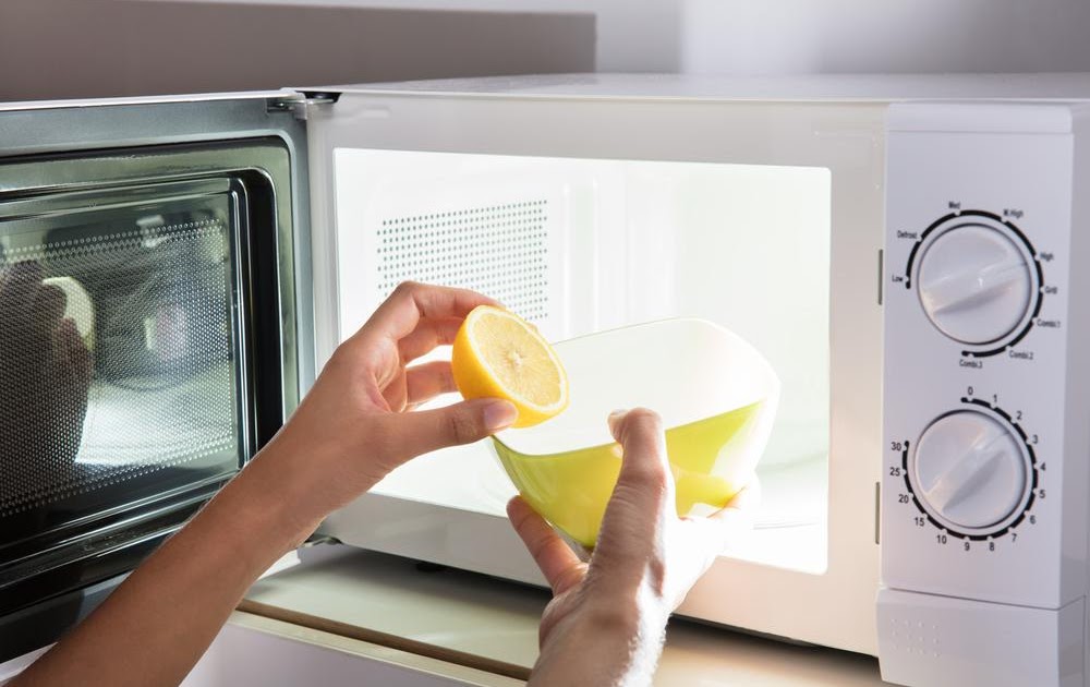 Comment nettoyer efficacement son microondes