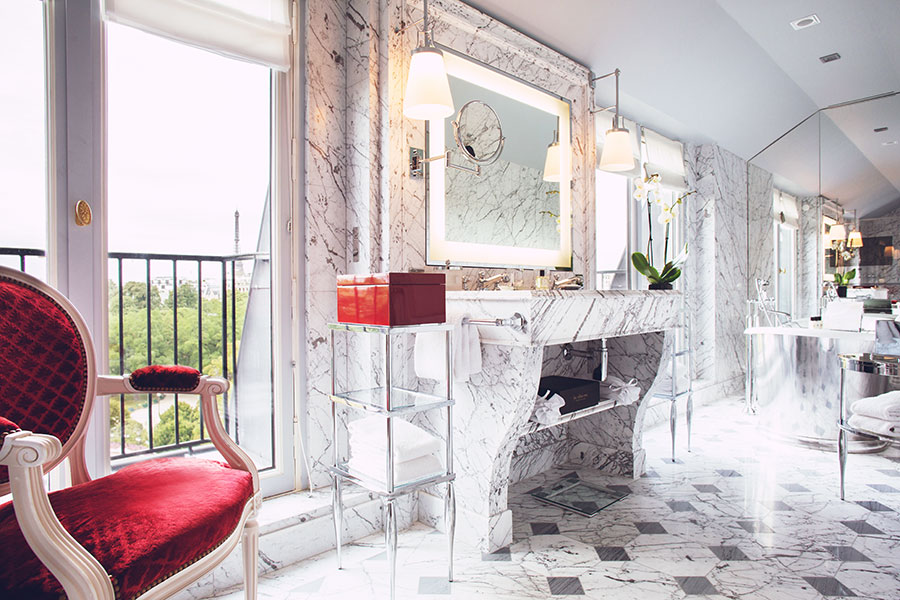 Travel Guide | Places: La Réserve Hotel, Paris