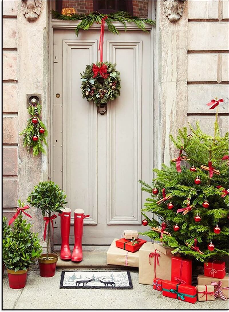 Simple Christmas Decorations for Front Door