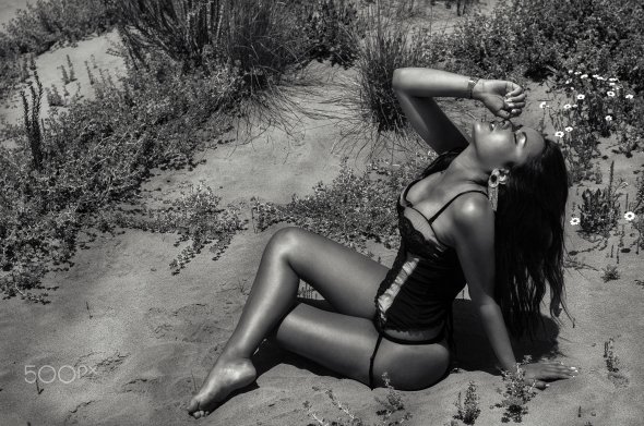 As lindas modelos nas fotografias fashion em preto e branco de Arti Frederic Arti Frederic 500px arte fotografia mulheres modelos francesas beleza sensuais preto e branco