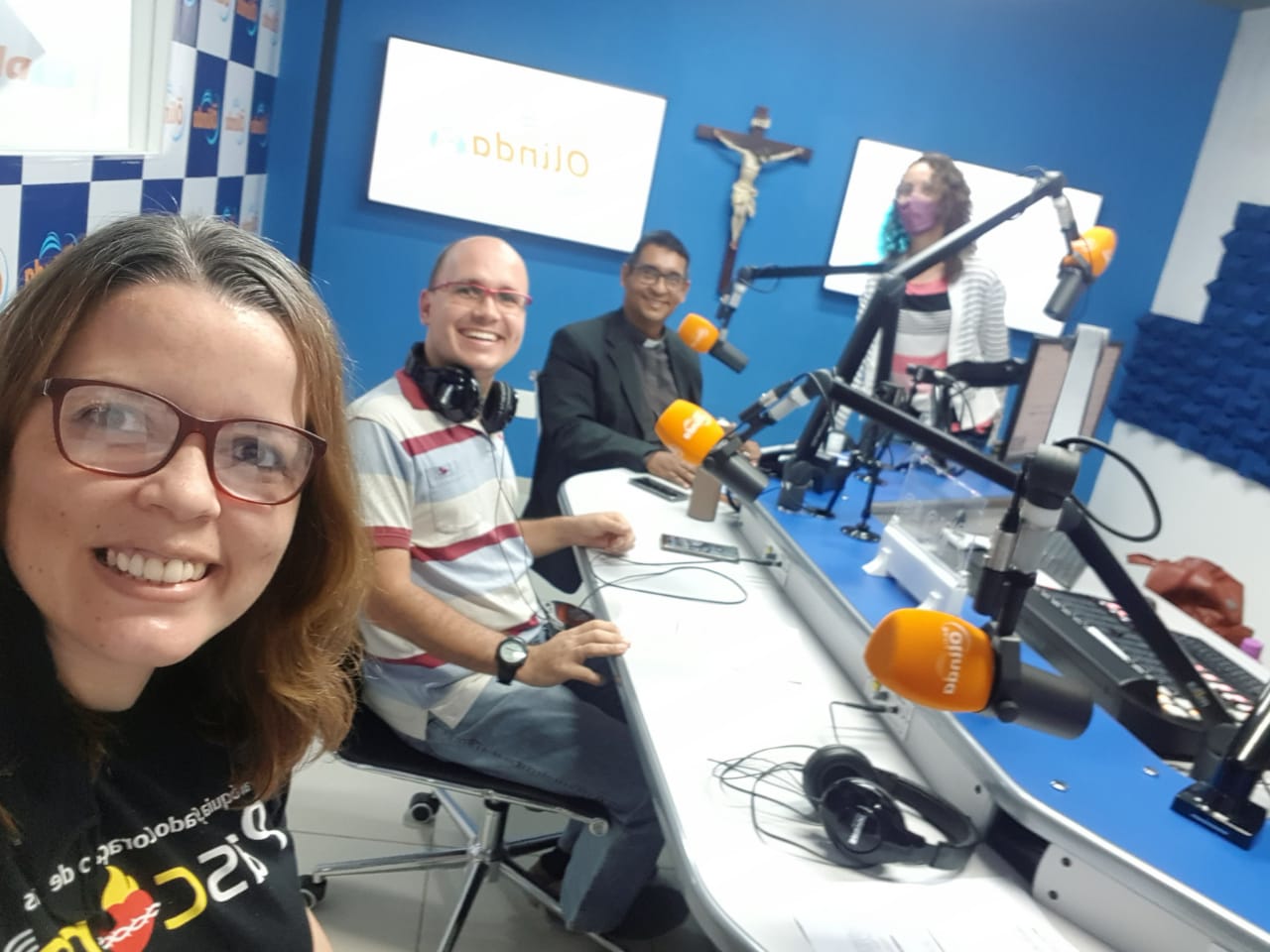 'Evangelizar, informar e prestar serviço' este é um dos bordões da Rádio Olinda Folha Forte 'Evangelizar, informar e prestar serviço' este é um dos bordões da Rádio Olinda Folha Forte