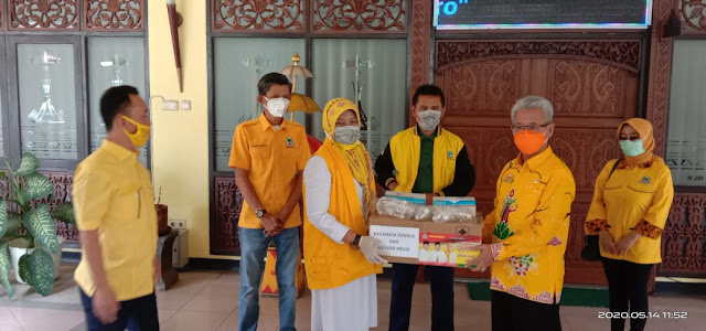 Pemkot Metro Dapat Bantuan APD dari DPP Golkar Lampung