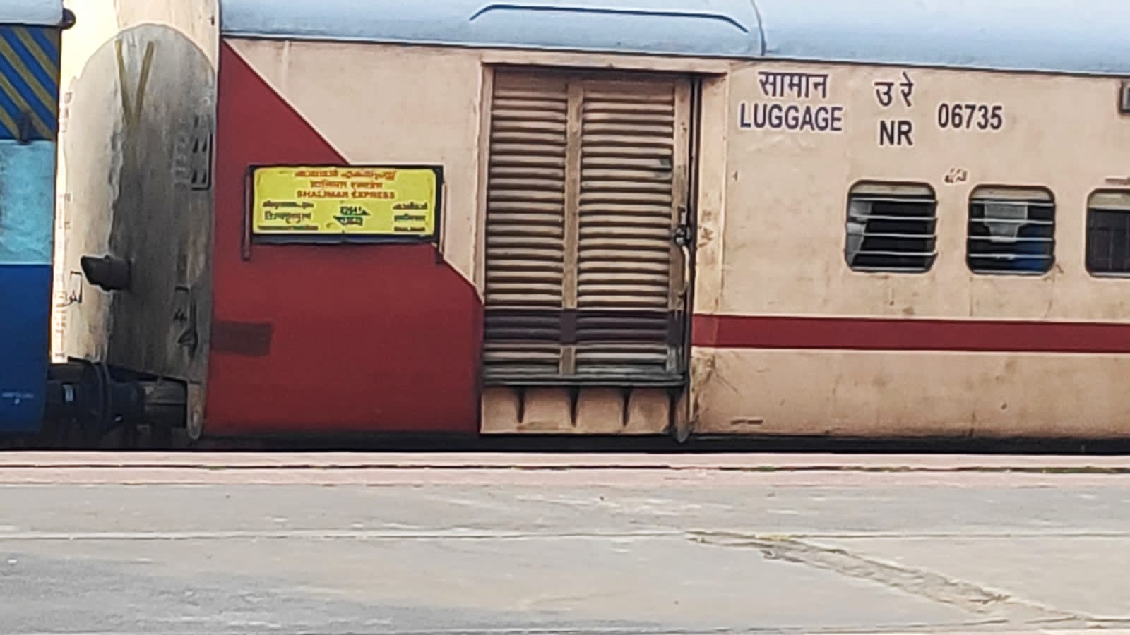 আন্দোলনের নামে তাণ্ডব শনিবারও , পুরোপুরি স্তব্ধ ট্রেন চলাচল , চরম সমস্যায় যাত্রীরা 2 আন্দোলনের নামে তাণ্ডব শনিবারও , পুরোপুরি স্তব্ধ ট্রেন চলাচল , চরম সমস্যায় যাত্রীরা