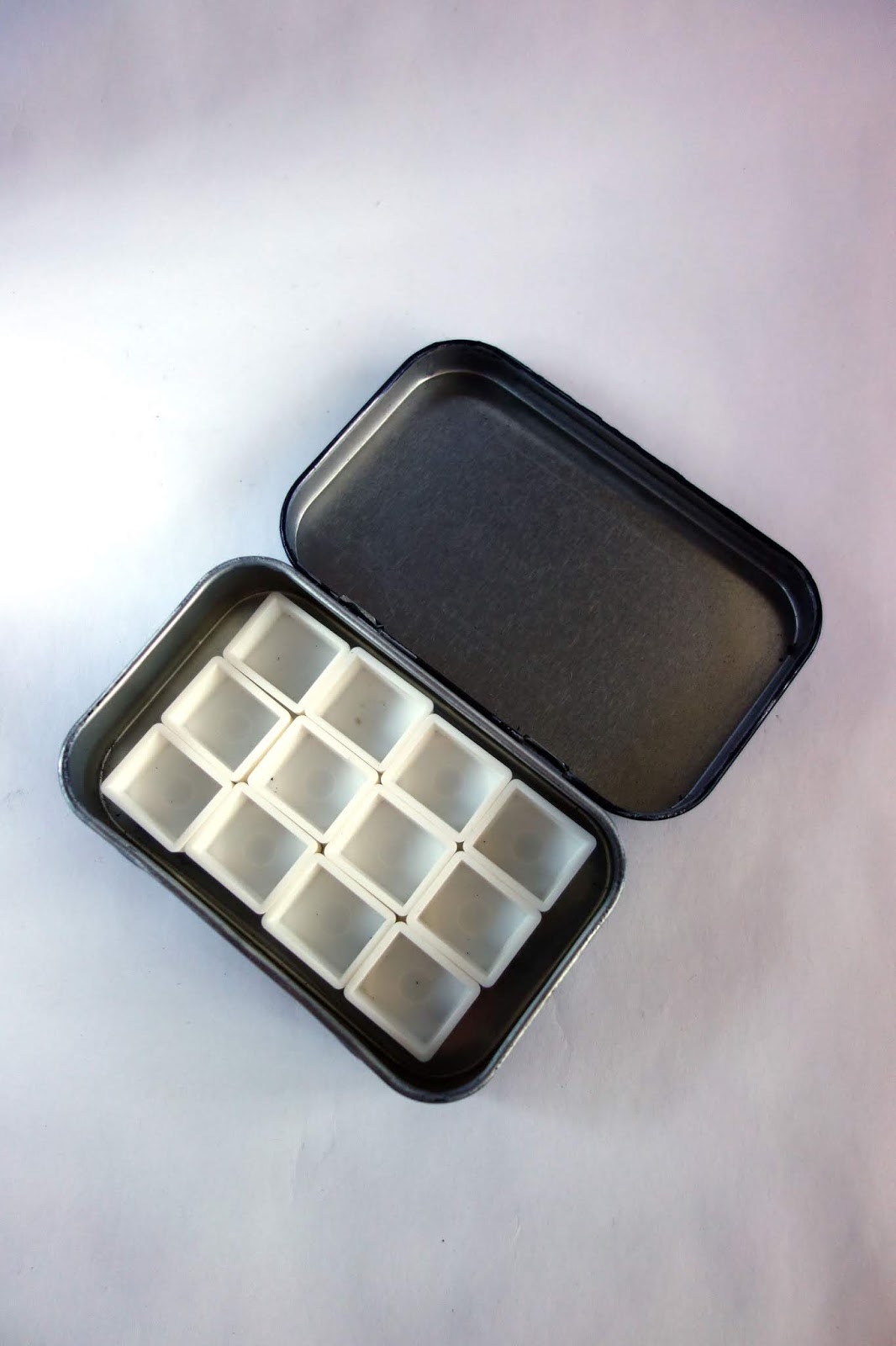 blah to TADA! Watercolor Paints in a Mint Tin