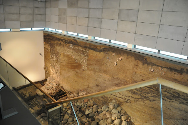 Genius loci - rezerwat archeologiczny eksponujący in situ wał piastowskiego grodu na poznańskim Ostrowie Tumskim