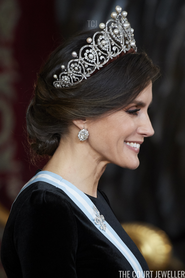 The Daily Diadem The Cartier Diamond Loop Tiara The Court Jeweller
