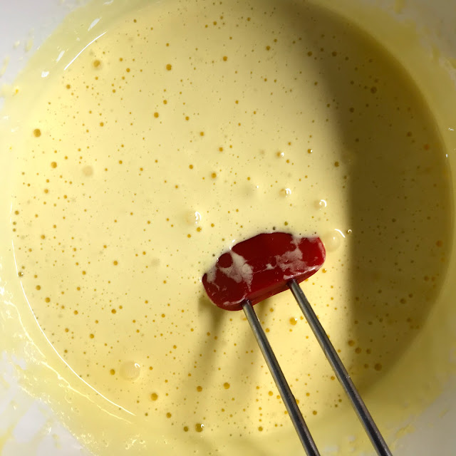 Pâtisserie Nadine: Herzchen-Erdbeer-Biskuitrolle mit Tonkabohnencreme