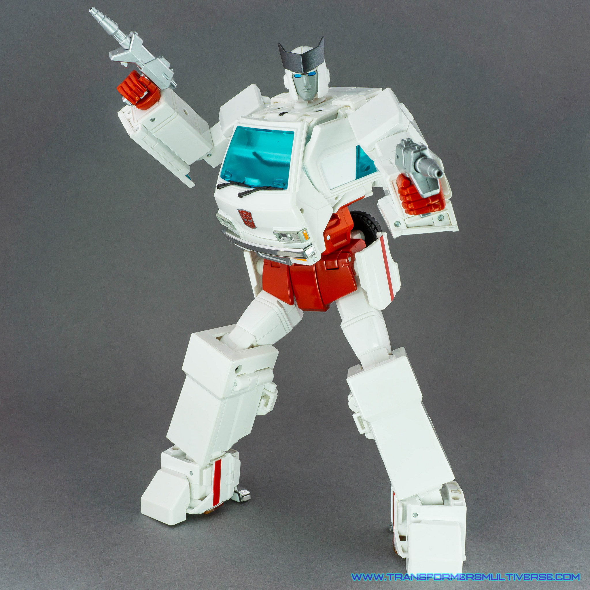 Transformers Masterpiece Ratchet with twin pistols