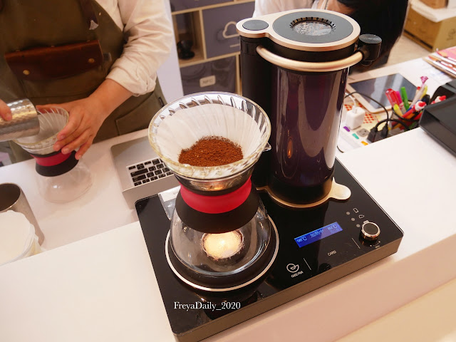 2020, Mar │GEESAA Café 三創概念店│走吧台北哪裡吃美食：中正區 忠孝新生獨家智慧跳舞手沖咖啡 內含完整菜單