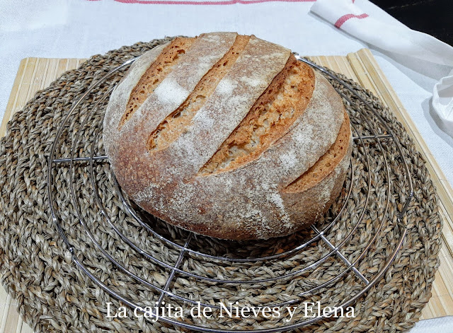 Pan de trigo y espelta con masa madre, dos refrescos y levado lento